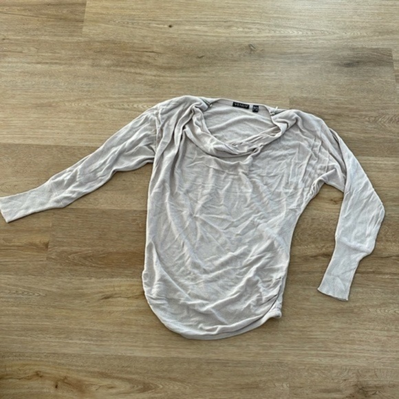 Venus Top - Picture 1 of 2